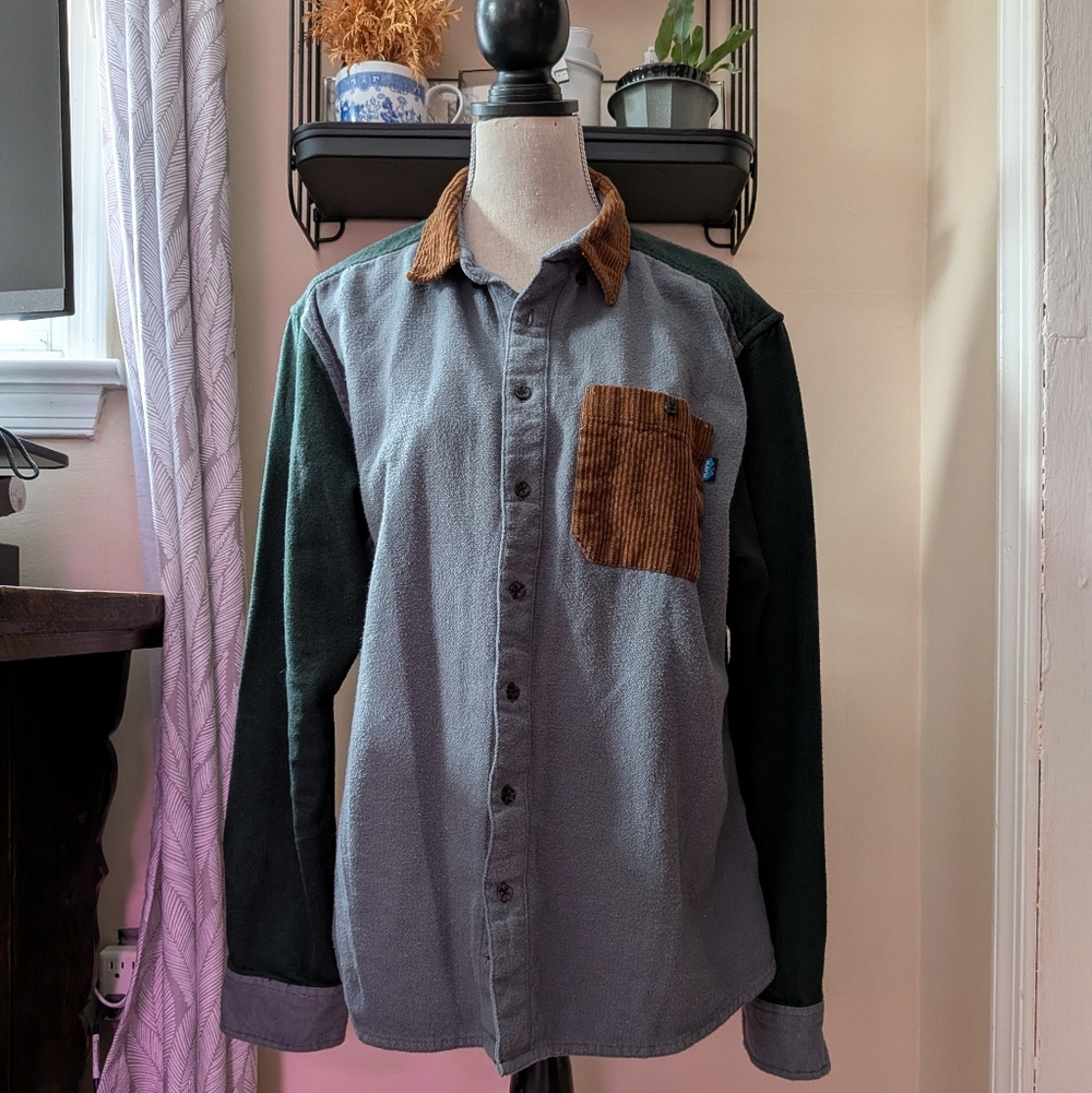 Kavu Gray and Green Button-Down Shirt with Brown Pocket